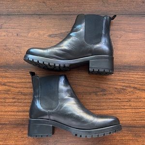 Urban Outfitters Chelsea Boots - US 7